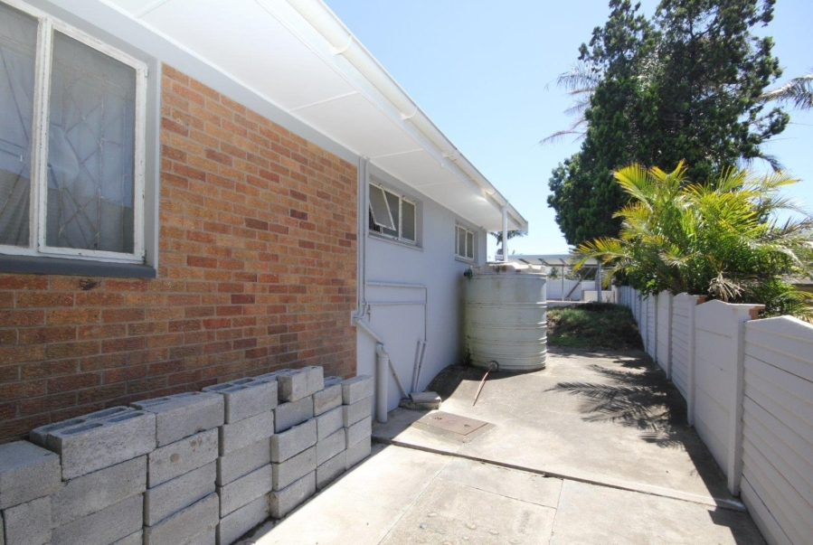 4 Bedroom Property for Sale in Sunnyridge Eastern Cape